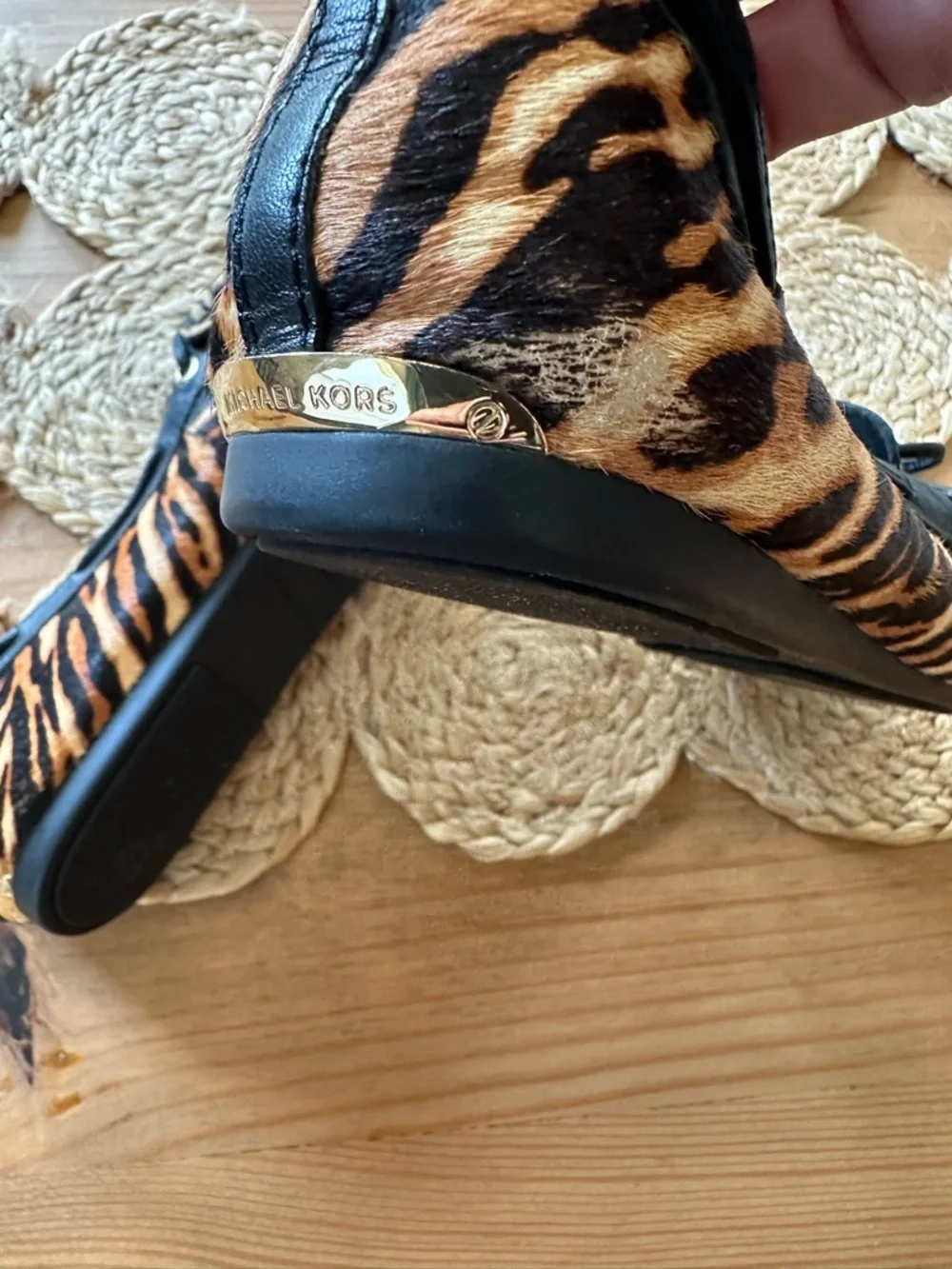 Michael Kors leopard / tiger calf hair flats in very good condition! Size 10